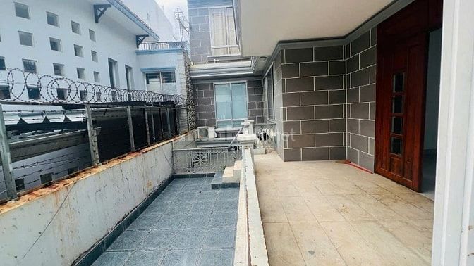 24 Tỷ! Bán Khuôn Đất Xây Cao Hẻm Xe Hơi Ngay Vincom Nguyễn Xí - 10x16m