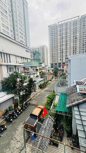 24 Tỷ! Bán Khuôn Đất Xây Cao Hẻm Xe Hơi Ngay Vincom Nguyễn Xí - 10x16m