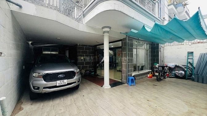 24 Tỷ! Bán Khuôn Đất Xây Cao Hẻm Xe Hơi Ngay Vincom Nguyễn Xí - 10x16m