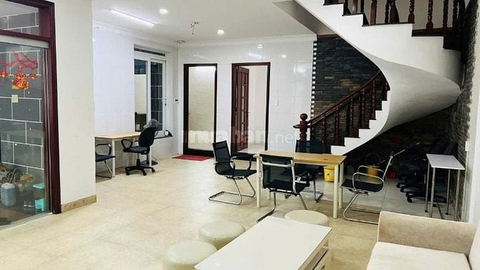 24 Tỷ! Bán Khuôn Đất Xây Cao Hẻm Xe Hơi Ngay Vincom Nguyễn Xí - 10x16m