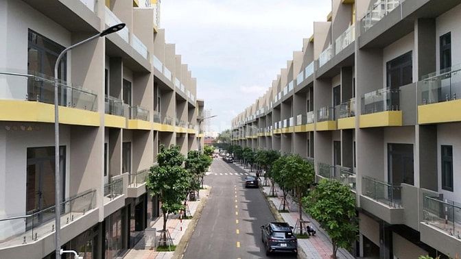 700tr sở hữu ngay nhà 1 trệt 2 lầu tại hồ Chí Minh