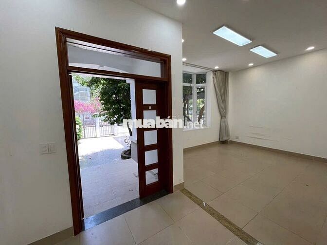 Cho thuê nhà đẹp nguyên căn ở và làm văn phòng Mỹ Phú 3 - Phú Mỹ Hưng