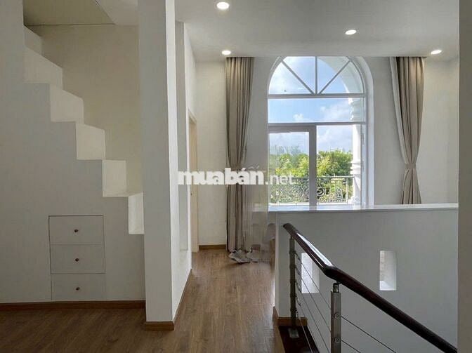Cho thuê nhà đẹp nguyên căn ở và làm văn phòng Mỹ Phú 3 - Phú Mỹ Hưng