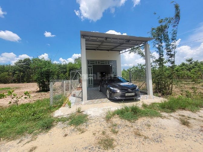 Nhà đẹp, giá rẻ công nhân. 240m2 gần KCN. 790tr TL mạnh 