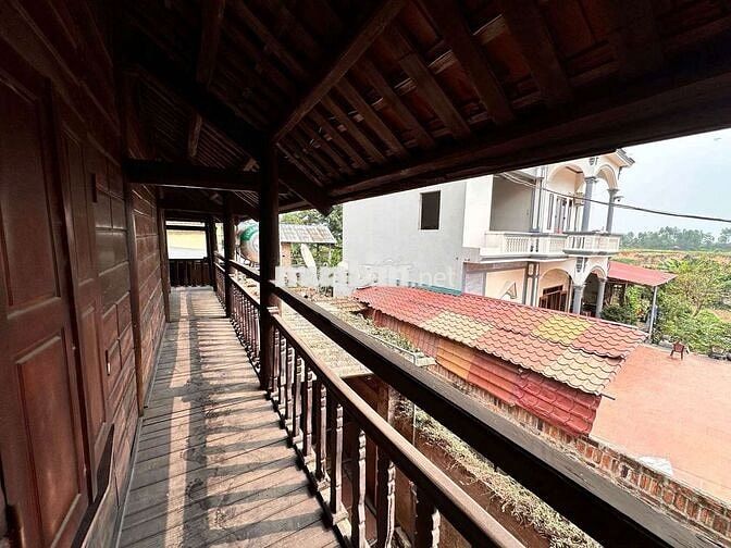 Bán đất tặng Nhà Sàn Gỗ 2 tầng cực chill. Ô tô đỗ sân.
