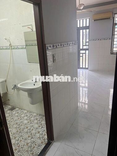 Góc Hoà Hảo-Nguyễn Tiểu La Q.10 4x20m- 5Tầng- 9PN