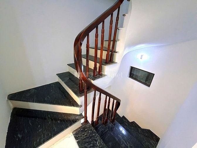 NHÀ ĐẸP  XÂY MỚI, THANG MÁY, GẦN Ô TÔ, BÁN NHÀ YÊN LÃNG ĐỐNG ĐA