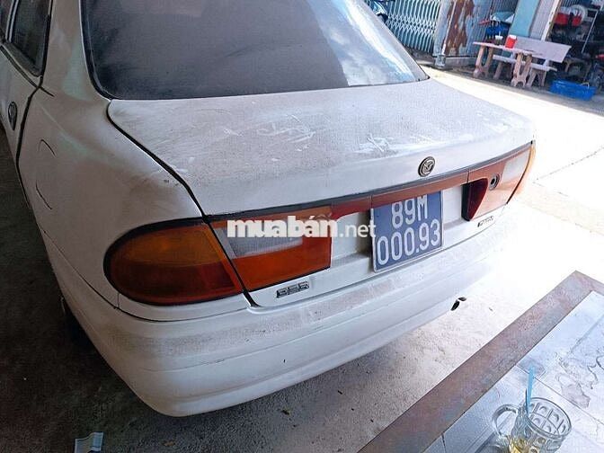Mazda 323 2000 Trắng
