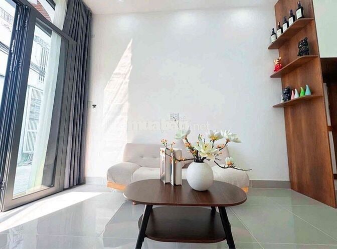 * NHÀ CẤP 4 QUẬN 7 - CHỦ KHÔNG LÀM HOÀN  CÔNG GẦN NGUYỄN THỊ THẬP - HẺ