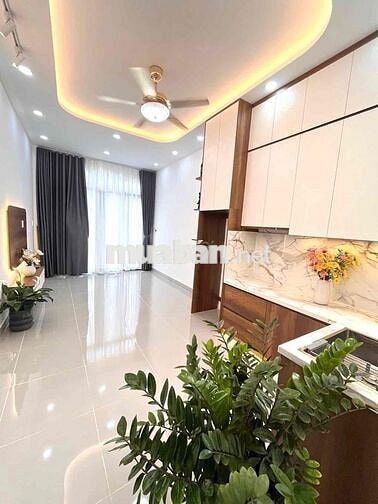 * NHÀ CẤP 4 QUẬN 7 - CHỦ KHÔNG LÀM HOÀN  CÔNG GẦN NGUYỄN THỊ THẬP - HẺ