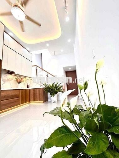 * NHÀ CẤP 4 QUẬN 7 - CHỦ KHÔNG LÀM HOÀN  CÔNG GẦN NGUYỄN THỊ THẬP - HẺ