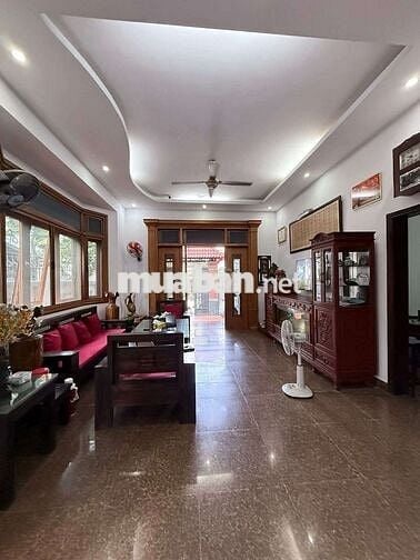 BIỆT THỰ 200M2 NGAY CHỢ THỦ ĐỨC, ĐẶNG VĂN BI. 2LẦU 5PN 5WC SÂN ĐẬU OTO