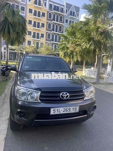 Toyota Fortuner 2010 Xám