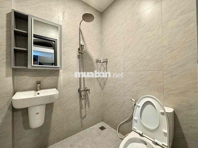 Căn Hộ mới xây có gác đi bộ qua đại học ngân hàng