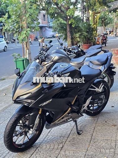 Honda CB150r Đen 8000km,QuýMotor,Đen mù siêu mới