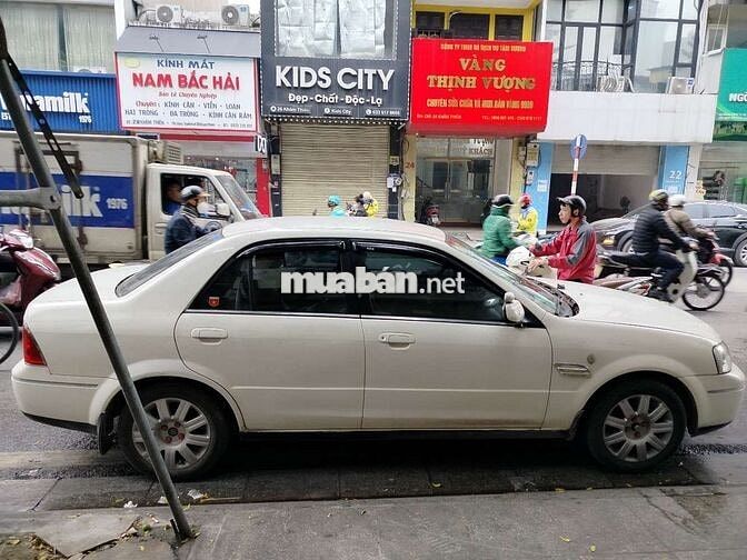 Ford Laser 5 MT 2004 cc
