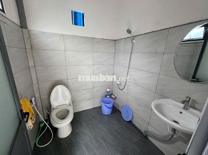 Kho xưởng và văn phòng 480 m² nhánh đường Nguyễn Chí Thanh
