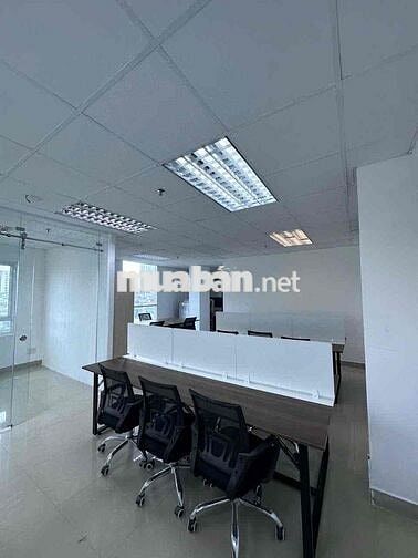 Văn phòng Nguyễn Hữu Cầu Q1, 70m2, full nội thất, sẵn 1 phòng họp