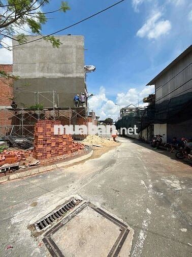 Đất 9 x 19m Lô góc 2 Mặt đường nhựa 6m. Gần chợ Xuân Thới Thượng 