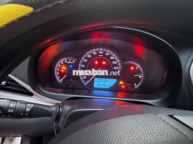 Toyota Vios E Trắng 9 vạn