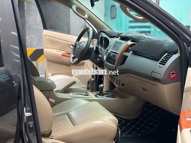 Toyota Fortuner 2009 2.7V 4x4 Xám