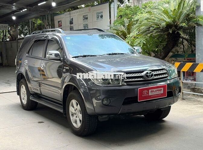 Toyota Fortuner 2009 2.7V 4x4 Xám