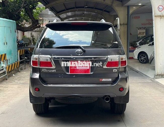 Toyota Fortuner 2009 2.7V 4x4 Xám