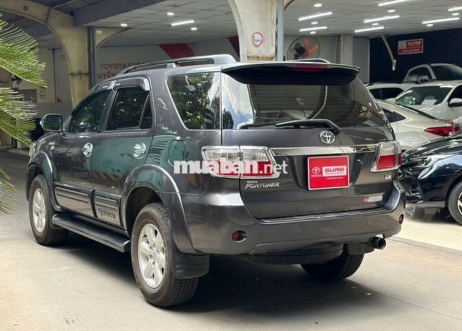 Toyota Fortuner 2009 2.7V 4x4 Xám
