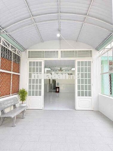 Cho thuê nhà phú mỹ dx có 3 phòng sân ô tô , thủ dầu