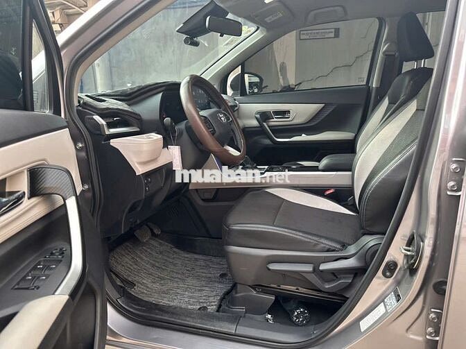 Toyota Veloz Top 2025 Bạc 31.007km