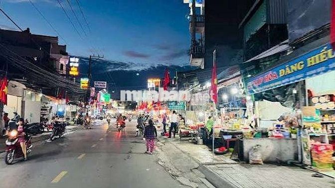 bán nhà ngay chợ ( 4 x 14 ) nở hậu Phú Thọ Hoà  