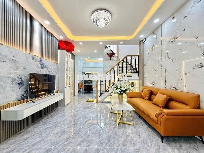 Tôi tên Linh bán nhà ngay đường Cao Thắng, P.12, Quận 10 – 31m2 