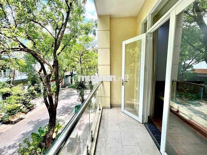 PHÒNG ĐỐI DIỆN ĐẠI HỌC RMIT, NỘI THẤT ĐẦY ĐỦ, CÓ BAN CÔNG