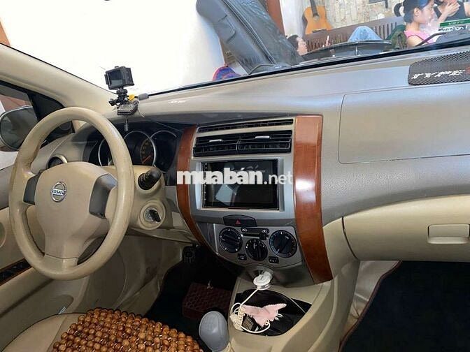 Nissan Grand Livina 2012 Số sàn 95000 km Vàng cát
