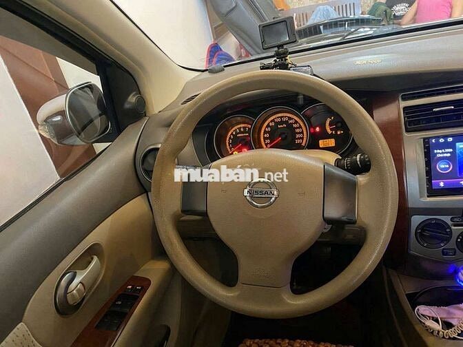 Nissan Grand Livina 2012 Số sàn 95000 km Vàng cát