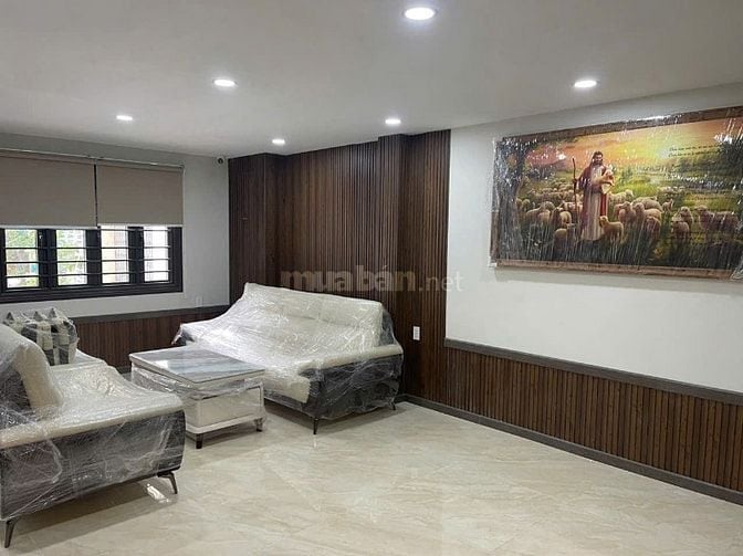 CHDV 5 TẦNG THANG MÁY – HẺM XE TẢI QUAY ĐẦU – SÂN TRƯỚC NHÀ RỘNG 500M2