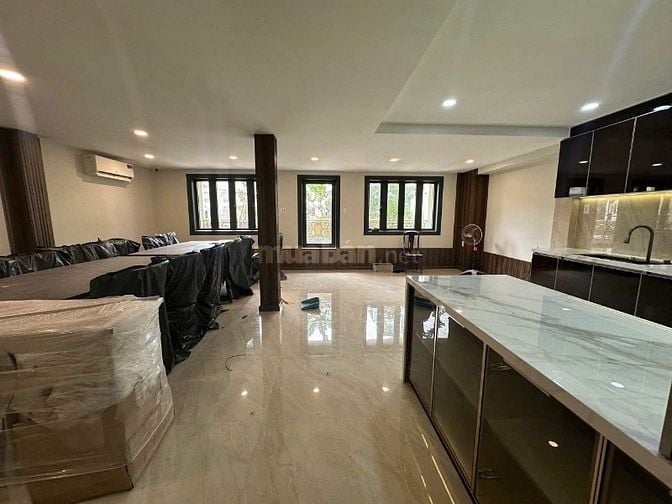 CHDV 5 TẦNG THANG MÁY – HẺM XE TẢI QUAY ĐẦU – SÂN TRƯỚC NHÀ RỘNG 500M2