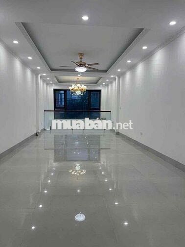 NHÀ MẶT PHỐ VỈA HÈ KINH DOANH THẠCH BÀN CỔ LINH 7 TẦNG FULL NỘI THẤT