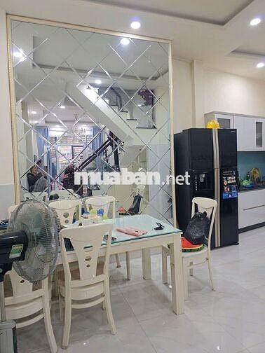 NHÀ ĐẸP 3 LẦU SÂN THƯỢNG, NỞ HẬU LỚN RẤT THOÁNG HỒNG BÀNG P16 Q11