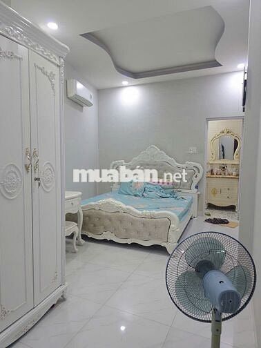 NHÀ ĐẸP 3 LẦU SÂN THƯỢNG, NỞ HẬU LỚN RẤT THOÁNG HỒNG BÀNG P16 Q11