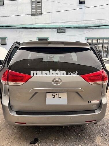 Toyota Sienna 2010 Bạc 110.000km