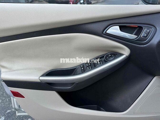 Ford Focus Titanium 2016 Bạc