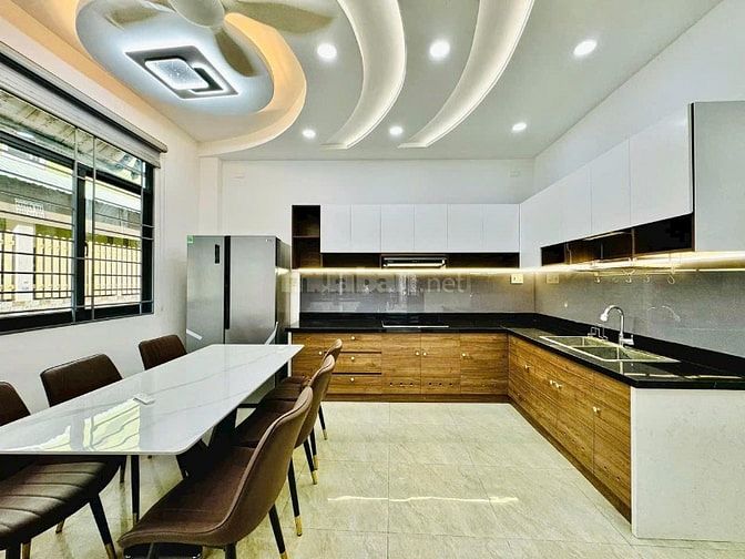 Bán nhanh nhà 70m2 Cô Giang, Q1 xây 4 tầng. Gần chợ Nga. Sổ riêng. Cho