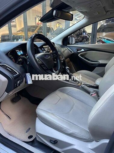 Ford Focus Titanium 2016 Bạc