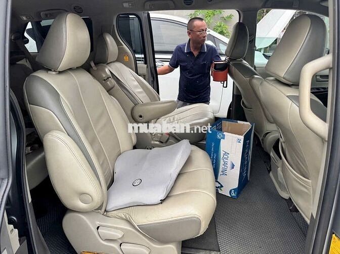 Toyota Sienna 2010 Bạc 110.000km