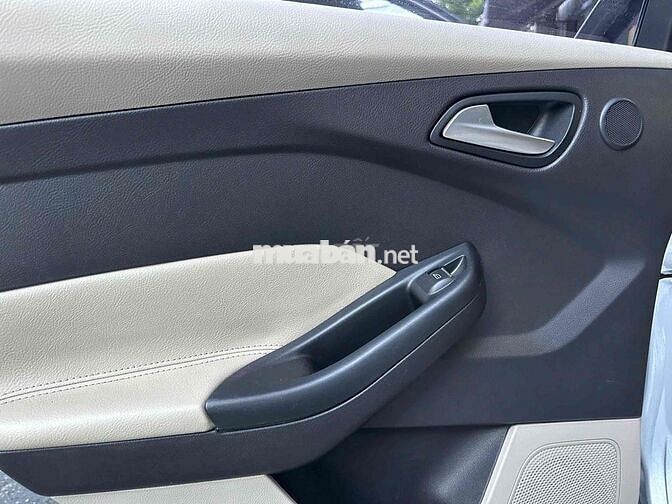 Ford Focus Titanium 2016 Bạc