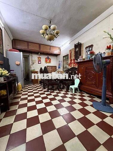 3.x tỷ Tập thể  phố Lê Đại Hành HBT tầng 2 70m 2PN, gần phố Sổ Đỏ TO