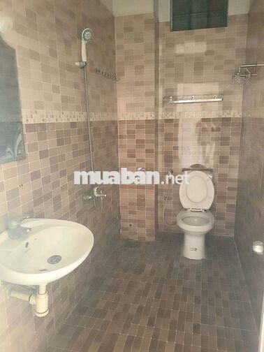 CHO THUÊ NHÀ 1 TRỆT 2 LẦU, SÂN THƯỢNG, DT 5×16 CÓ 4PN. ĐƯỜNG 10M