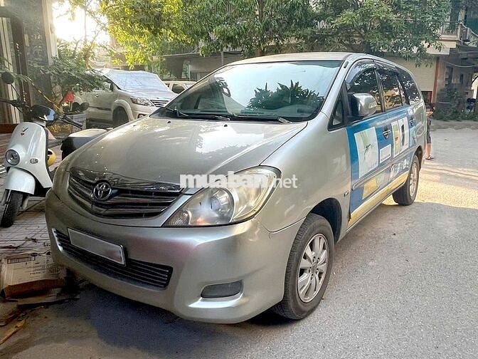 Toyota Innova màu Vàng cát