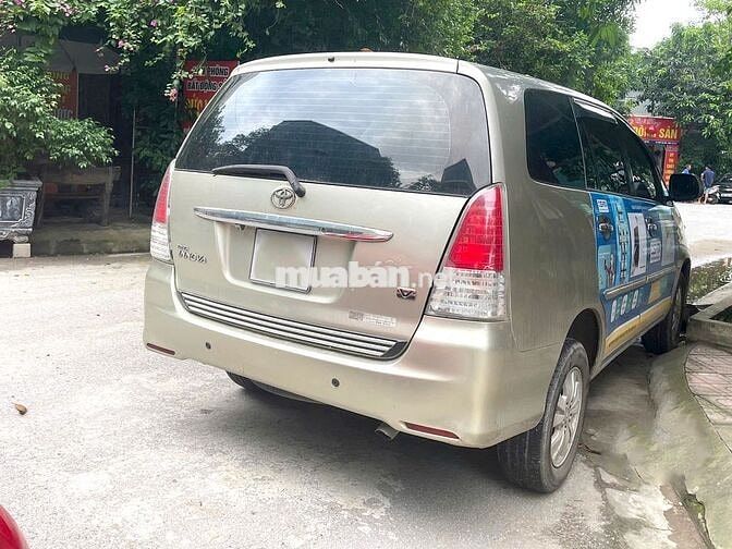 Toyota Innova màu Vàng cát